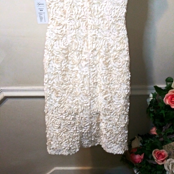 Frank Lyman Ivory 3-Dimensional Rose Petal Design Special Occasion Sheath Dress - Picture 8 of 14
